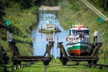 kanał ostródzko-elbląski, rejs statkiem po trawie-ostróda
